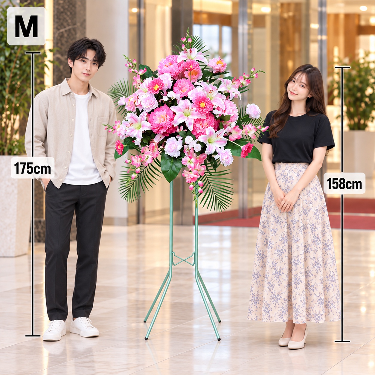 人物と比較したアーティフィシャルフラワー「造花」スタンド花【１段／ボリュームＭ】のサイズイメージ