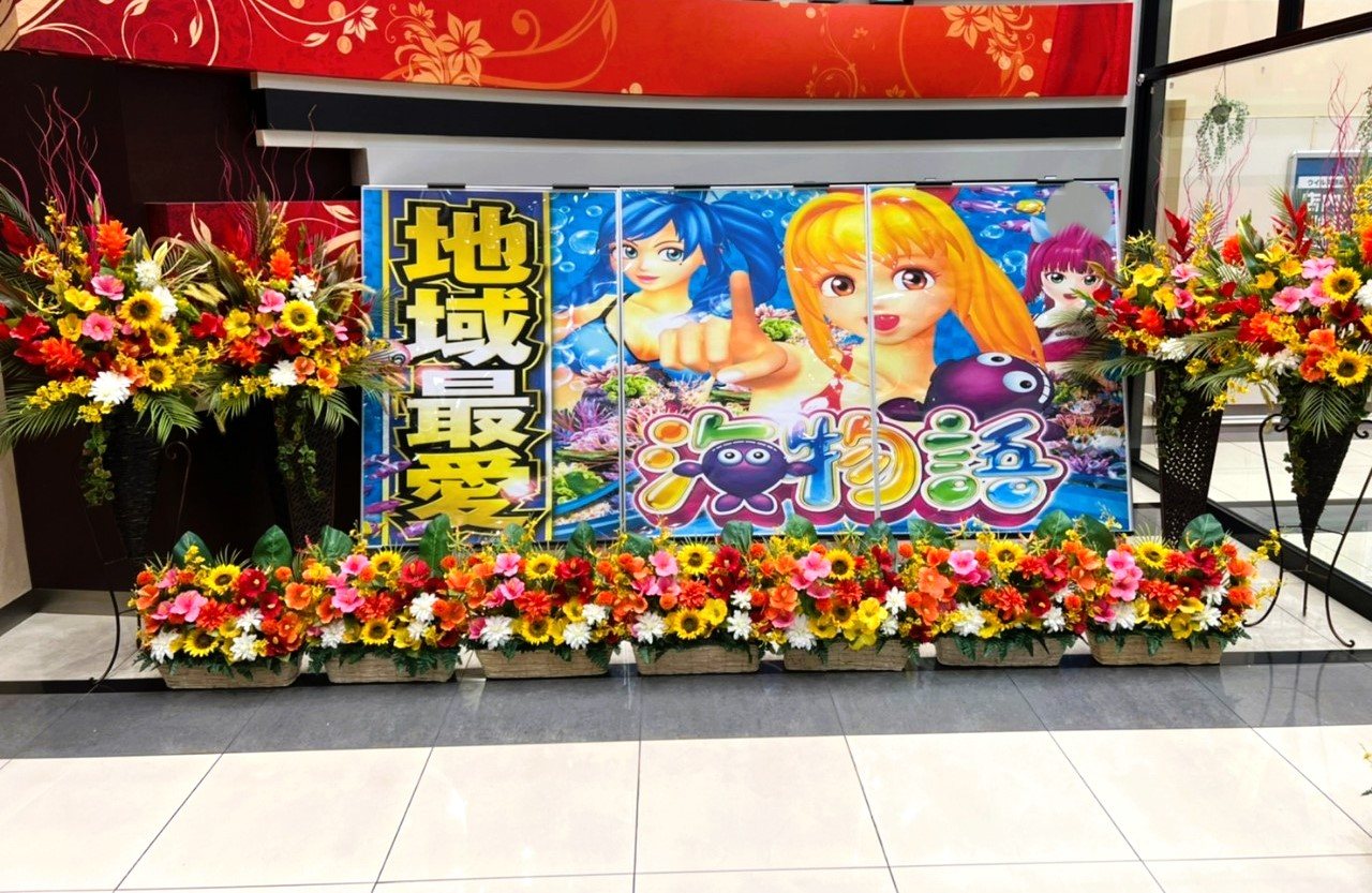 店内イベントに合わせた赤い装花