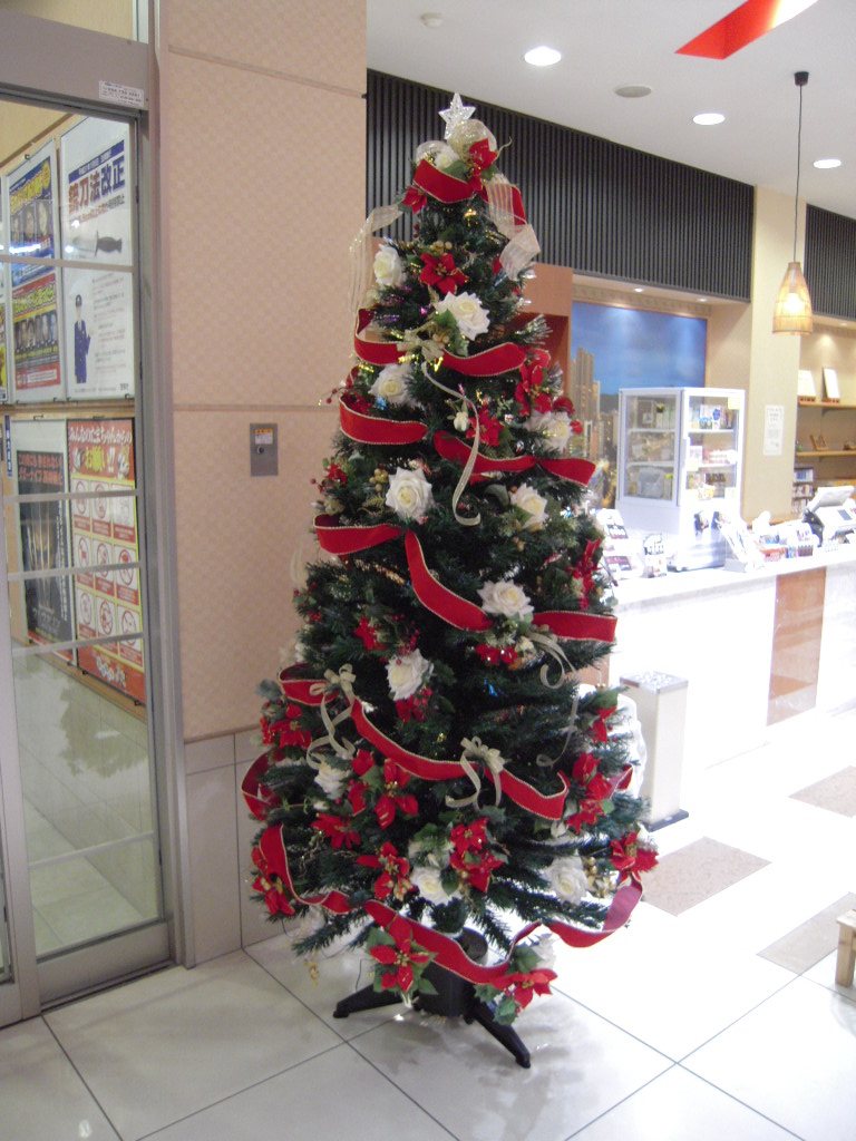 季節を演出するクリスマスツリー